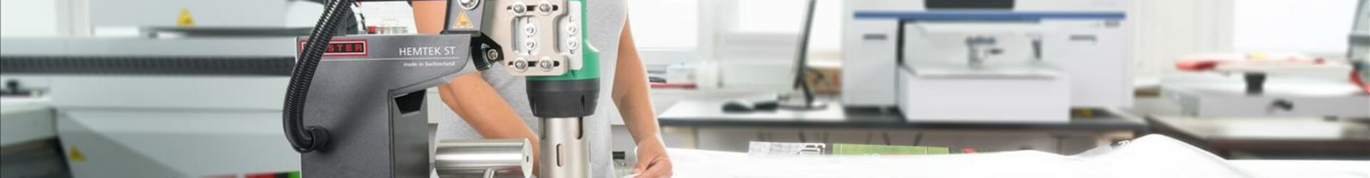 Hemtek hem banner welder in use