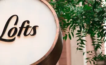 Balancing Digital and Traditional Signage in Modern Retail